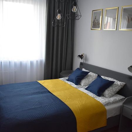 Apartament W Centrum Przy Parku Na Wyspie Pila Bagian luar foto