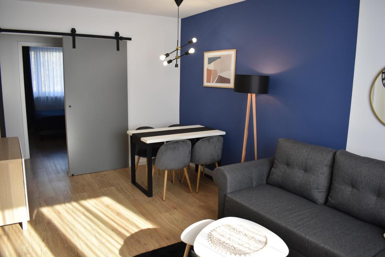 Apartament W Centrum Przy Parku Na Wyspie Pila Bagian luar foto