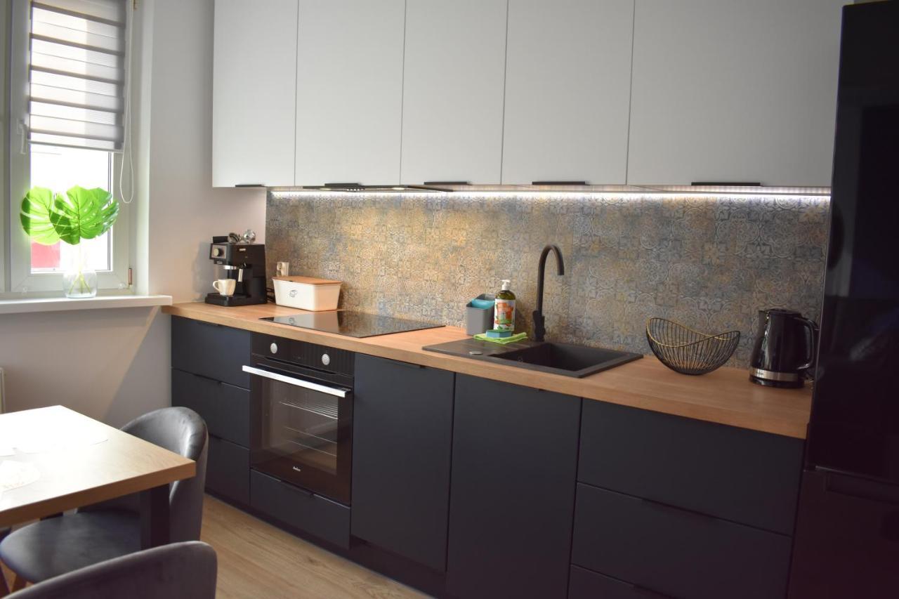Apartament W Centrum Przy Parku Na Wyspie Pila Bagian luar foto
