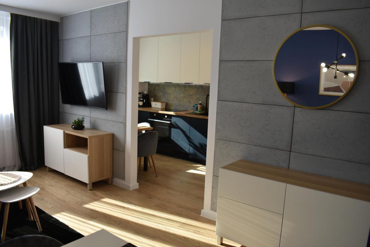 Apartament W Centrum Przy Parku Na Wyspie Pila Bagian luar foto