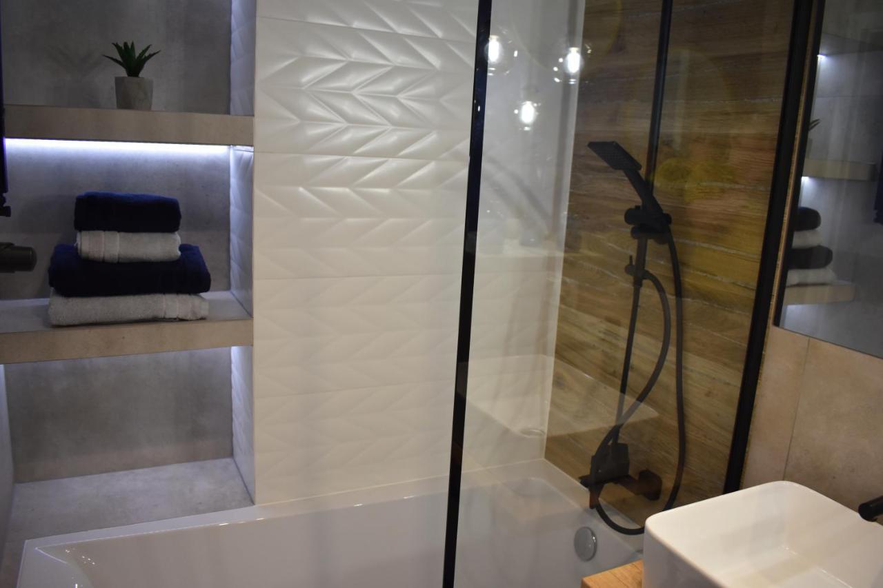 Apartament W Centrum Przy Parku Na Wyspie Pila Bagian luar foto