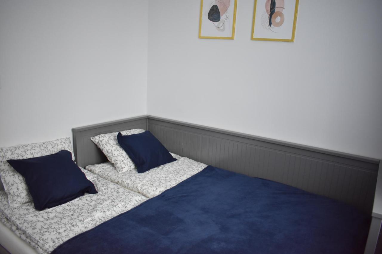 Apartament W Centrum Przy Parku Na Wyspie Pila Bagian luar foto