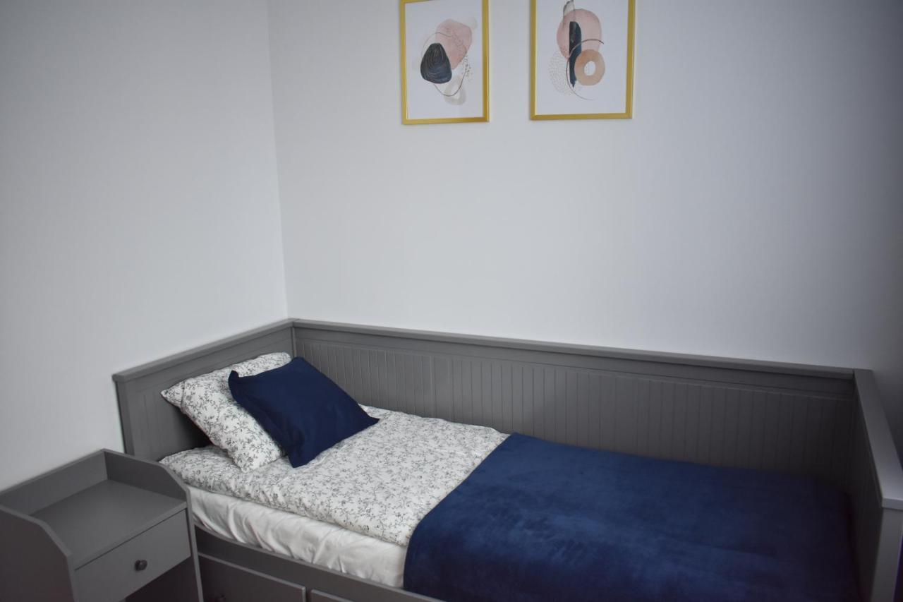 Apartament W Centrum Przy Parku Na Wyspie Pila Bagian luar foto